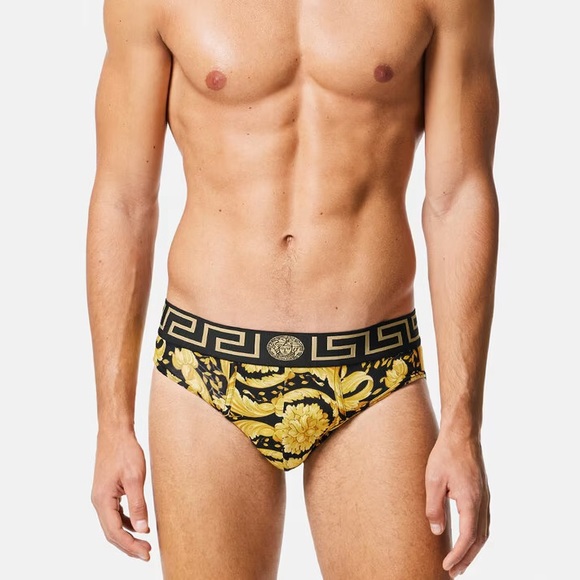 Versace - Picture 2 of 8